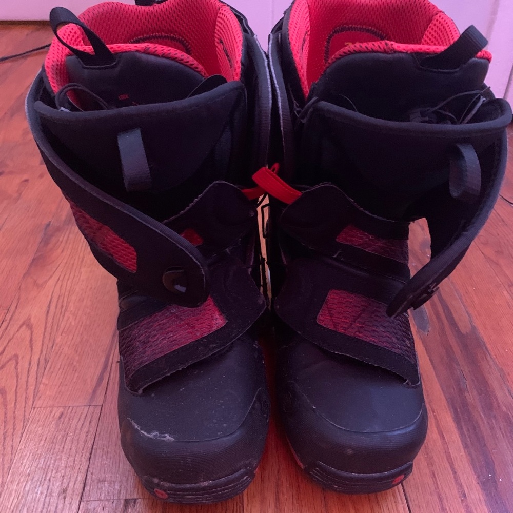 Salomon snowboard boots size 8(USED)